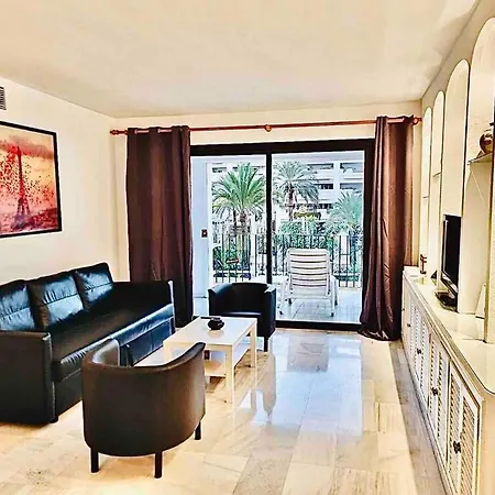 Puerto Banus, 2 Rooms, Pool And Private Parking. Appartement